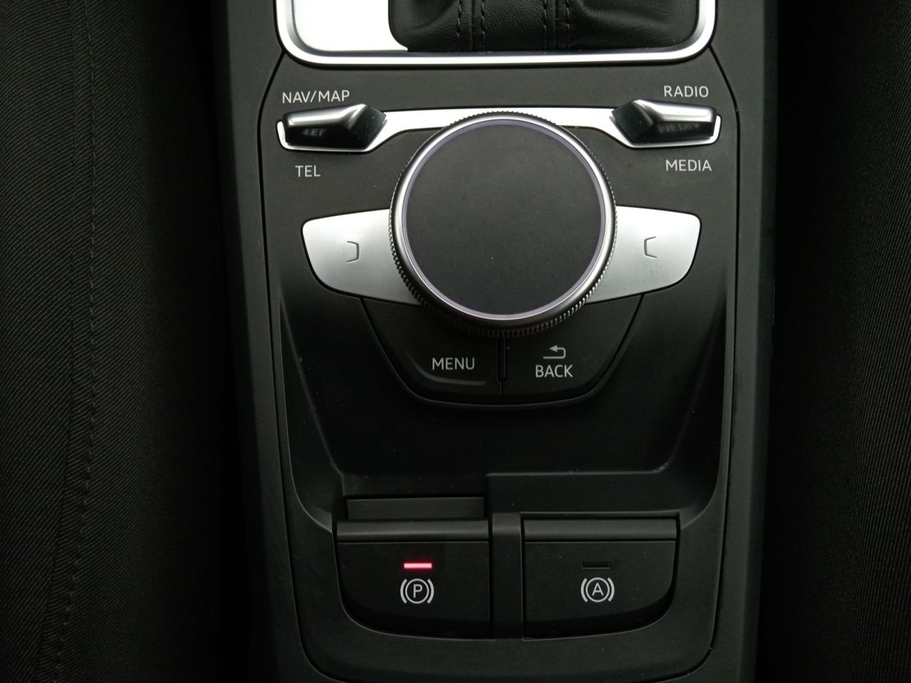 Foto Audi Q2 11