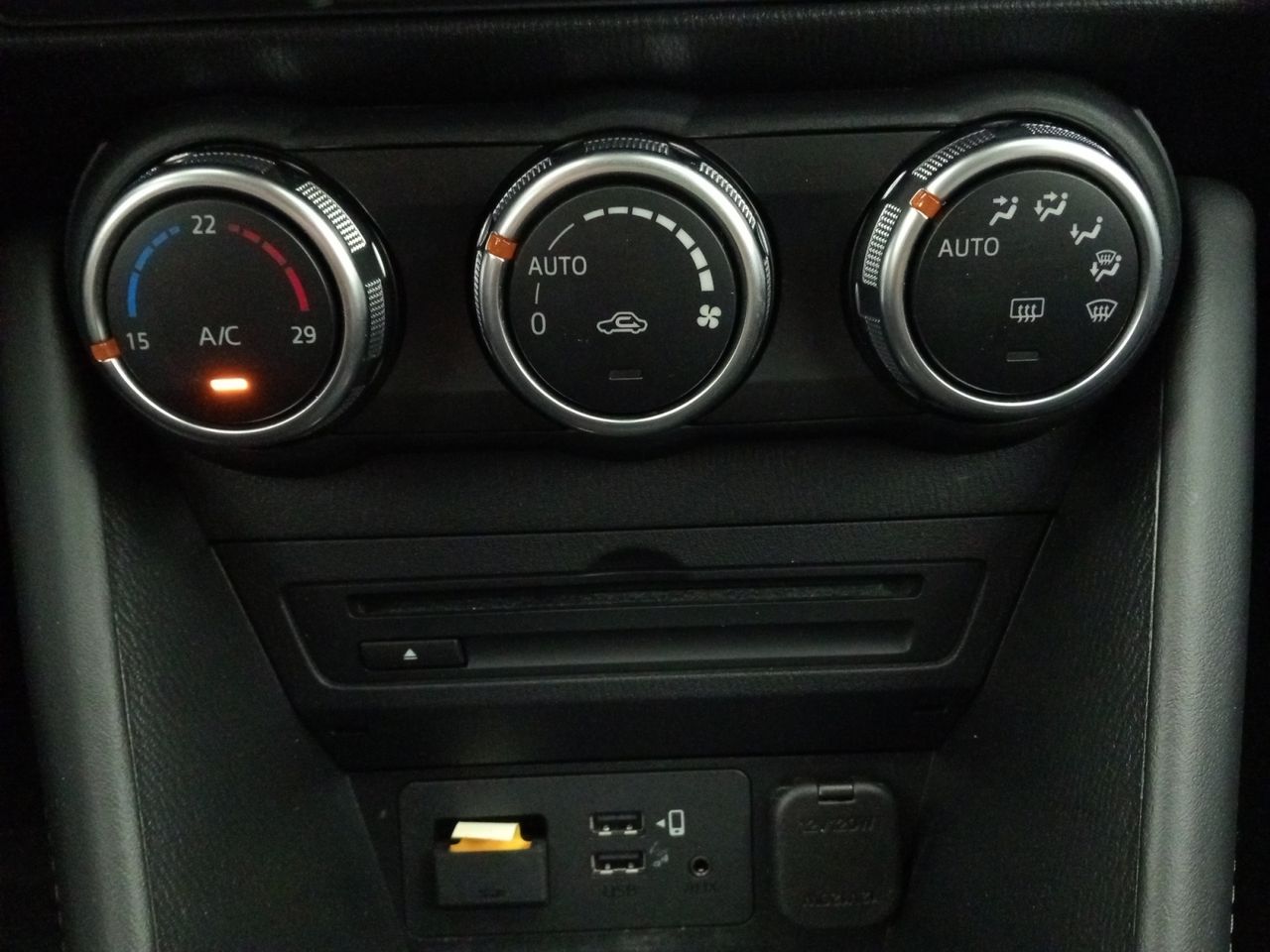 Foto Mazda CX-3 14