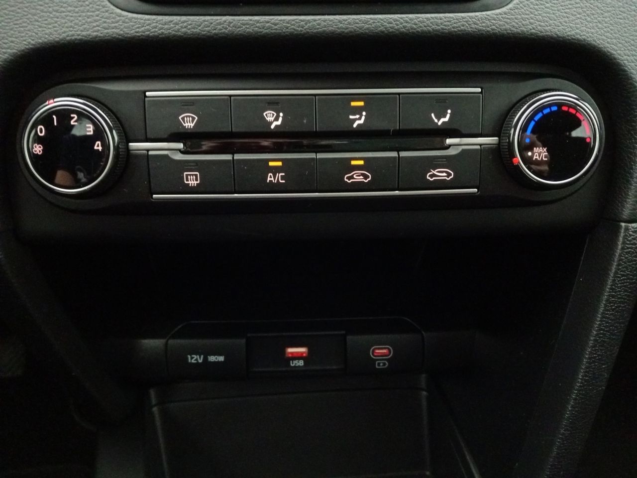 Foto Kia XCeed 12