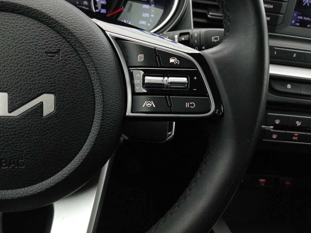 Foto Kia XCeed 15