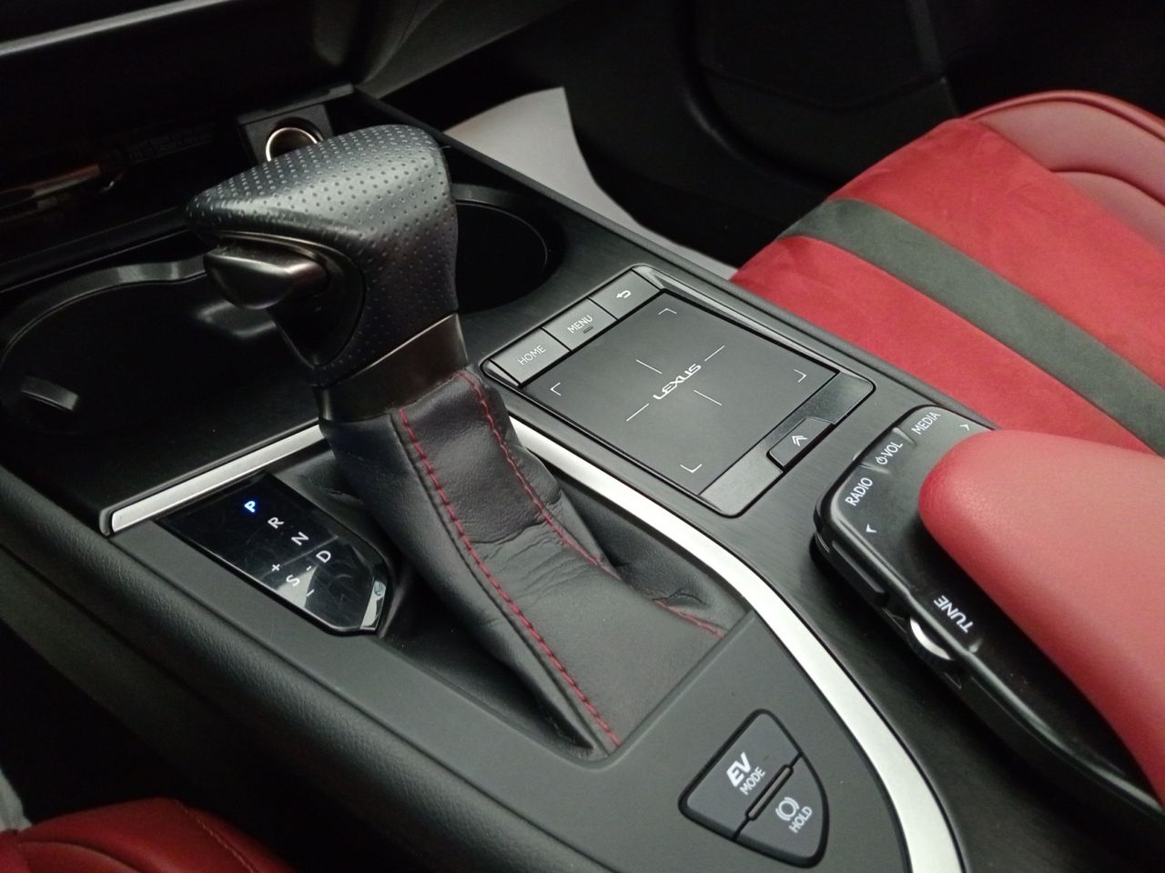Foto Lexus UX 16