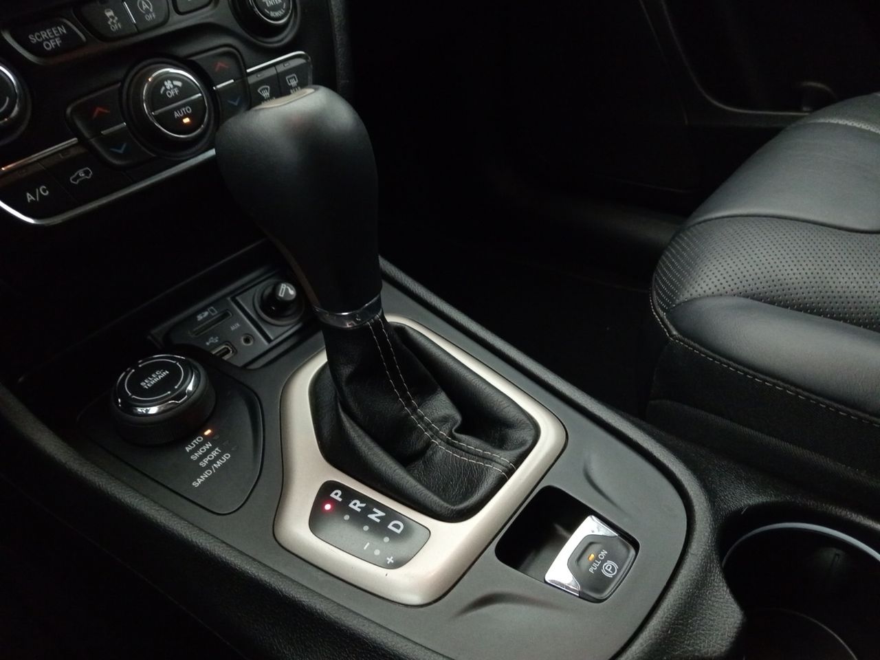 Foto Jeep Cherokee 16