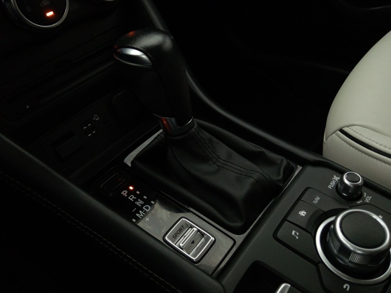 Foto Mazda CX-3 14