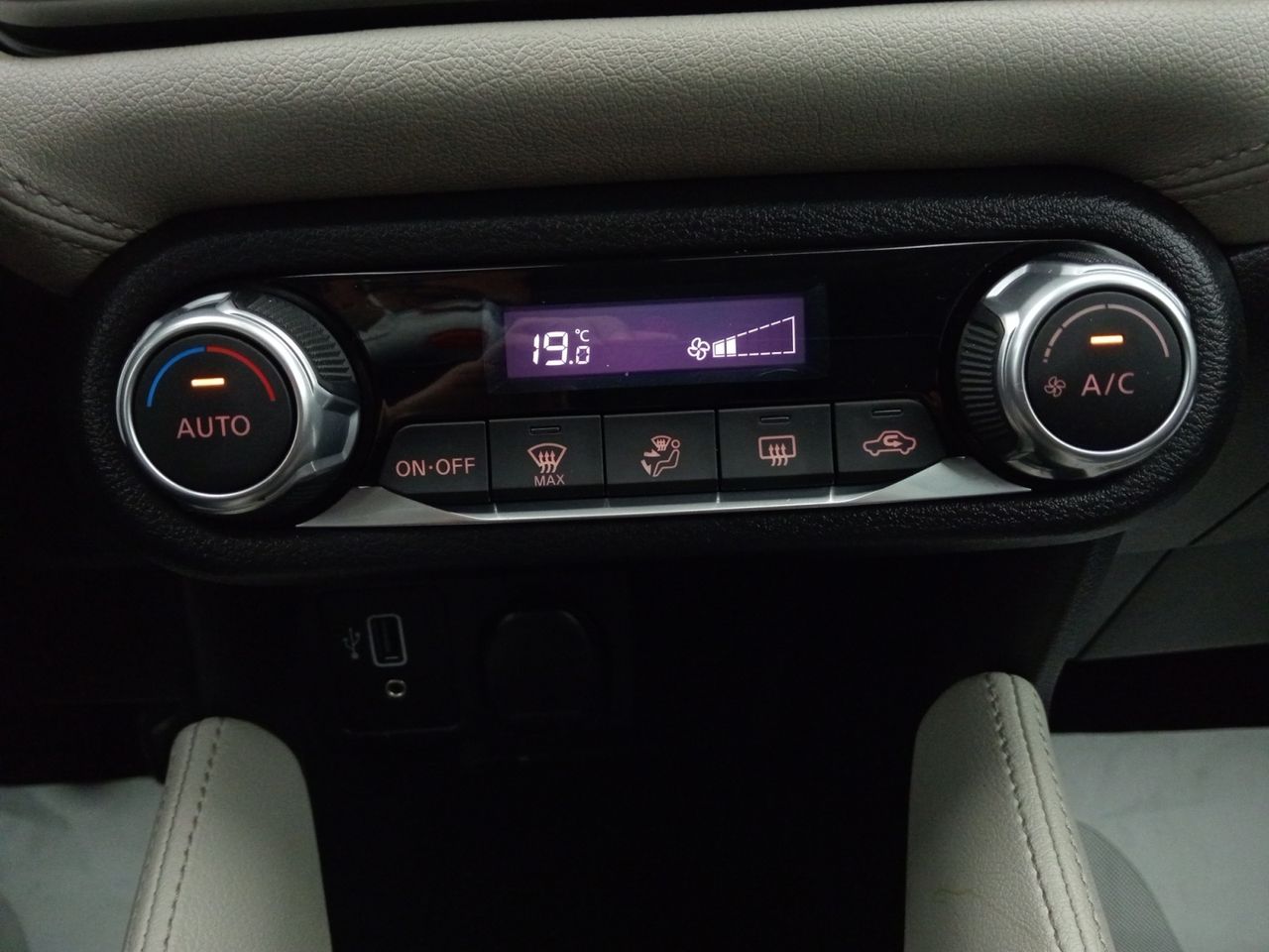 Foto Nissan Micra 14