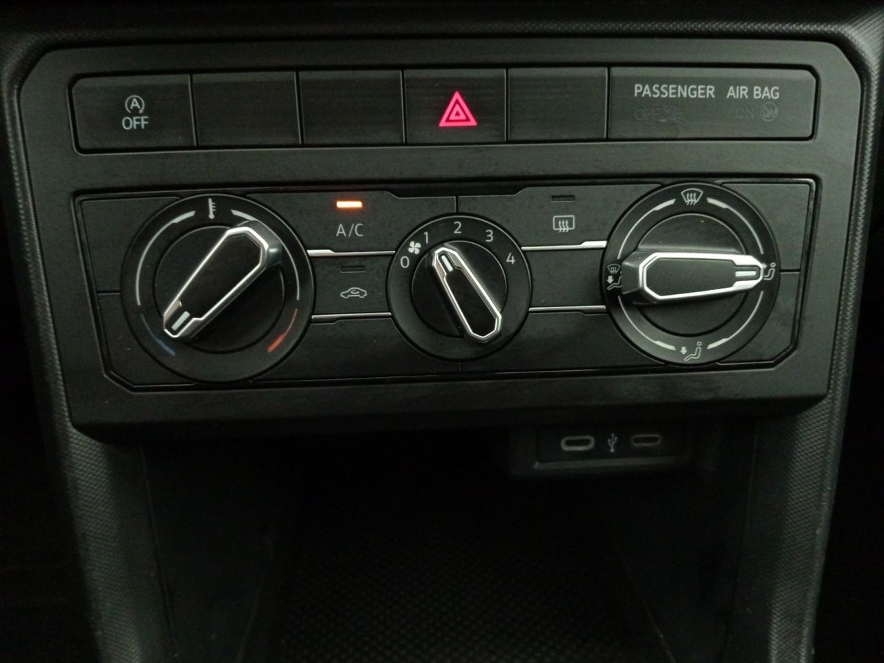 Foto Volkswagen T-Cross 12