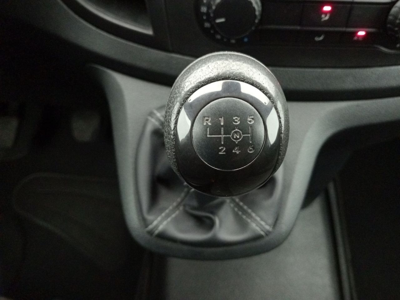 Foto Mercedes-Benz Vito 13