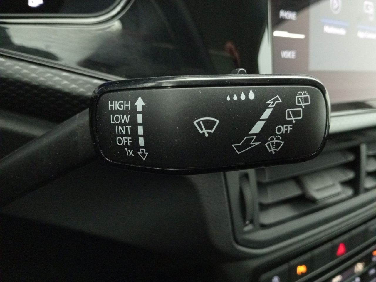 Foto Volkswagen T-Cross 17
