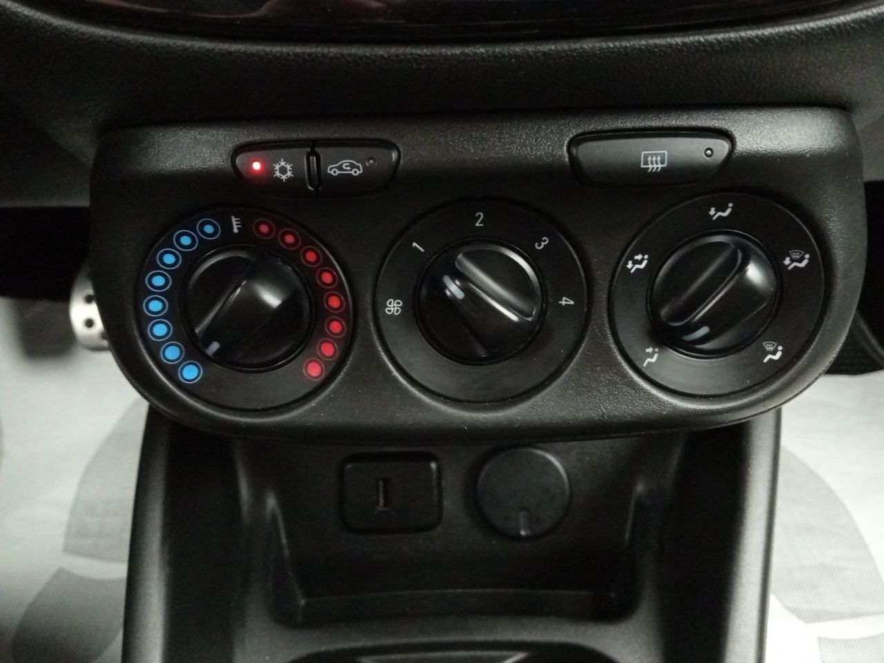 Foto Opel Corsa 11