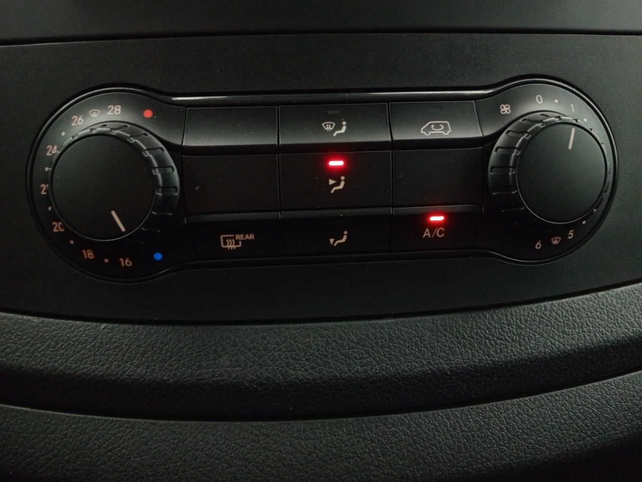 Foto Mercedes-Benz Vito 13