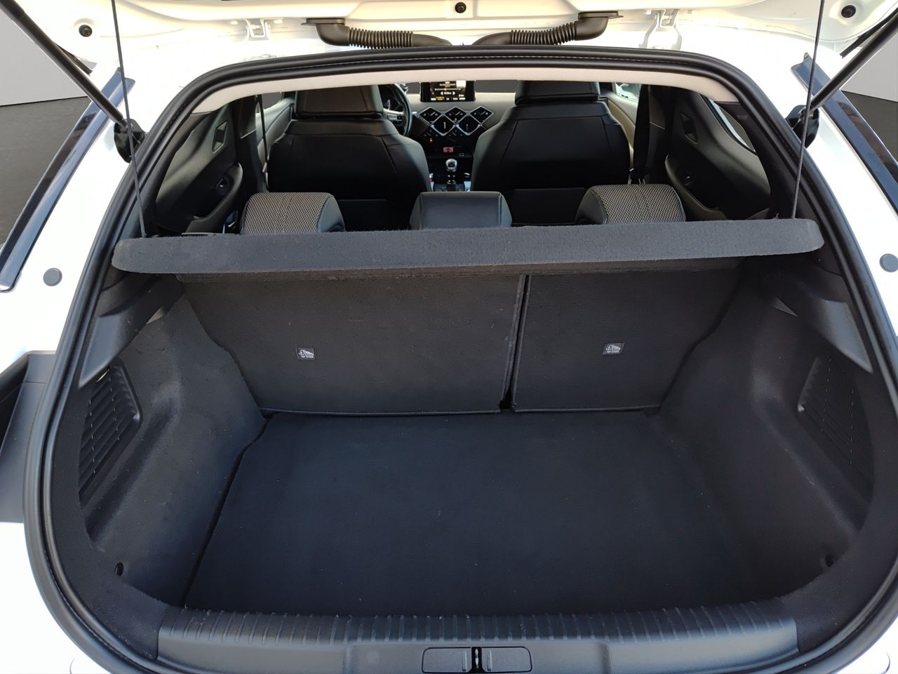 Foto DS Automobiles DS 3 6