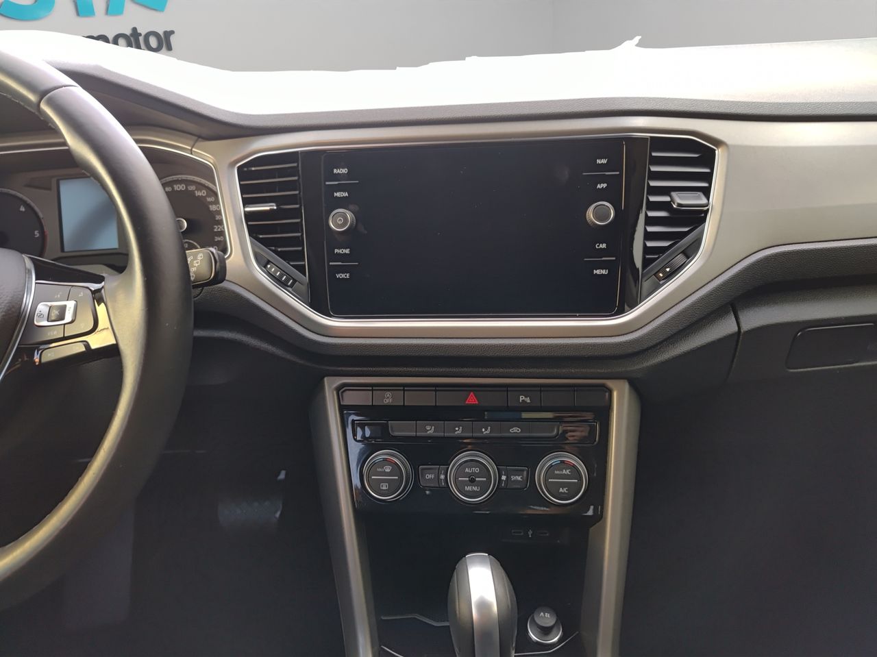 Foto Volkswagen T-Roc 19
