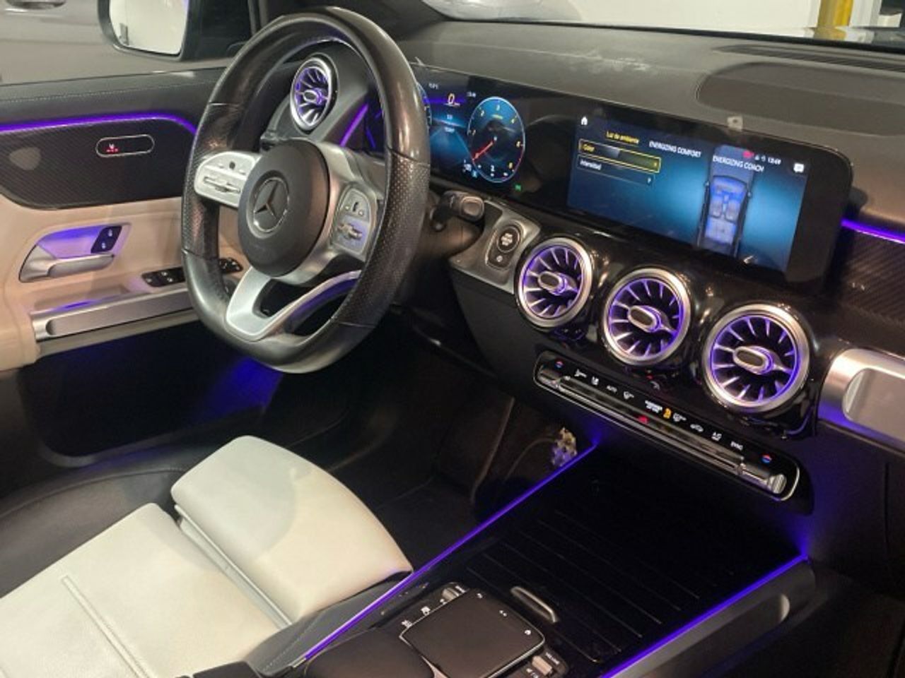 Foto Mercedes-Benz Clase GLB 10