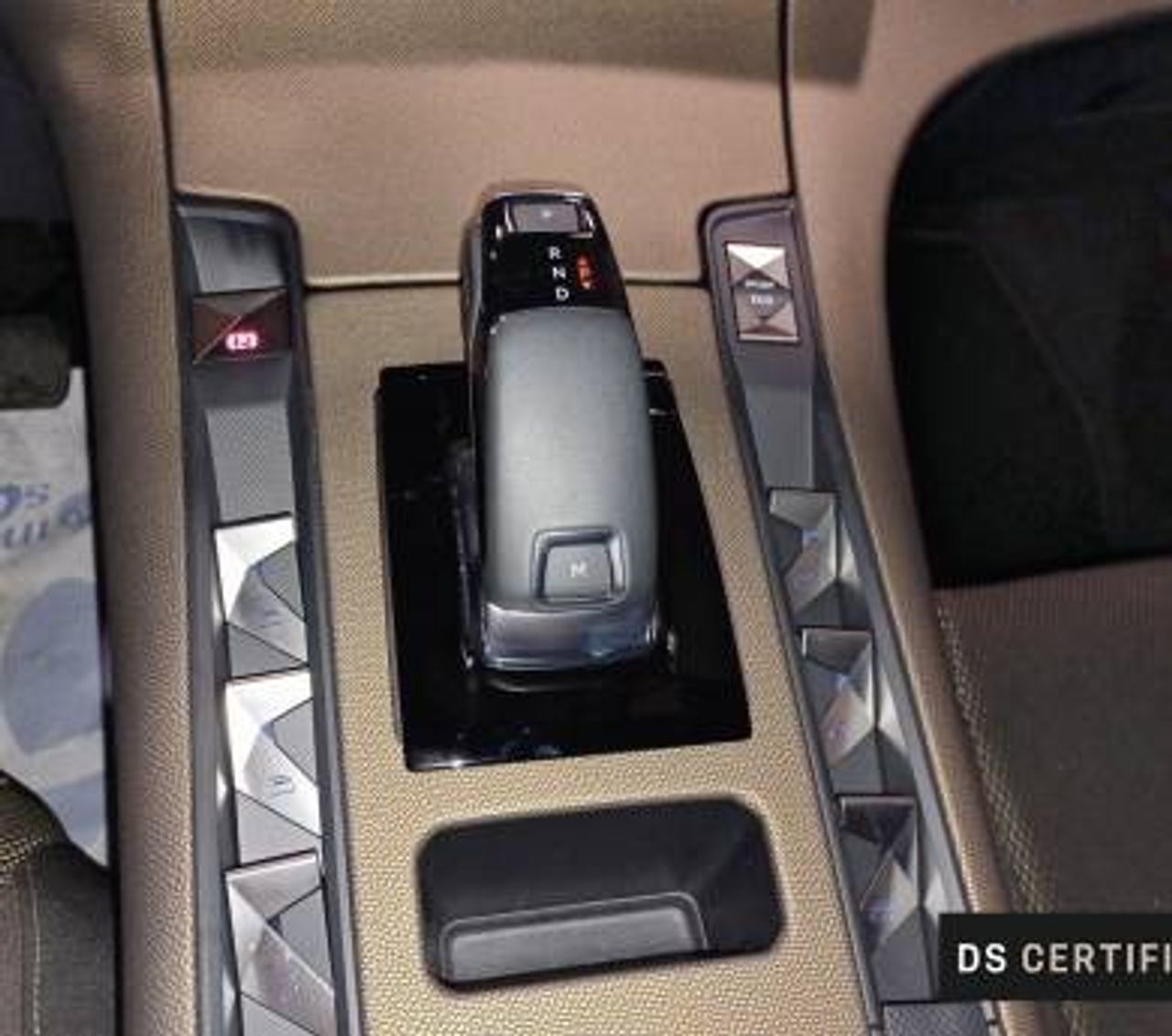 Foto DS Automobiles DS 7 18