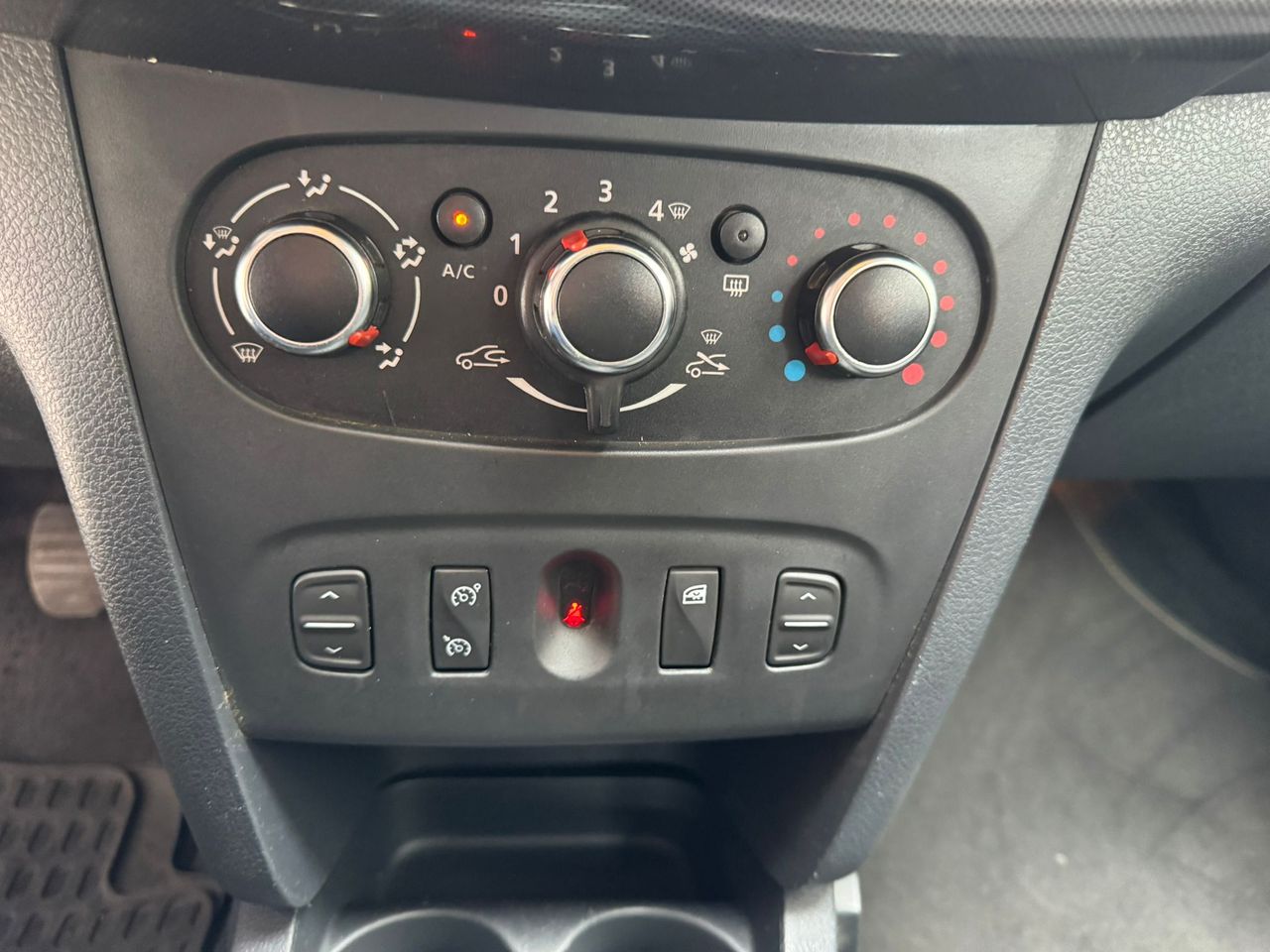 Foto Dacia Sandero 14