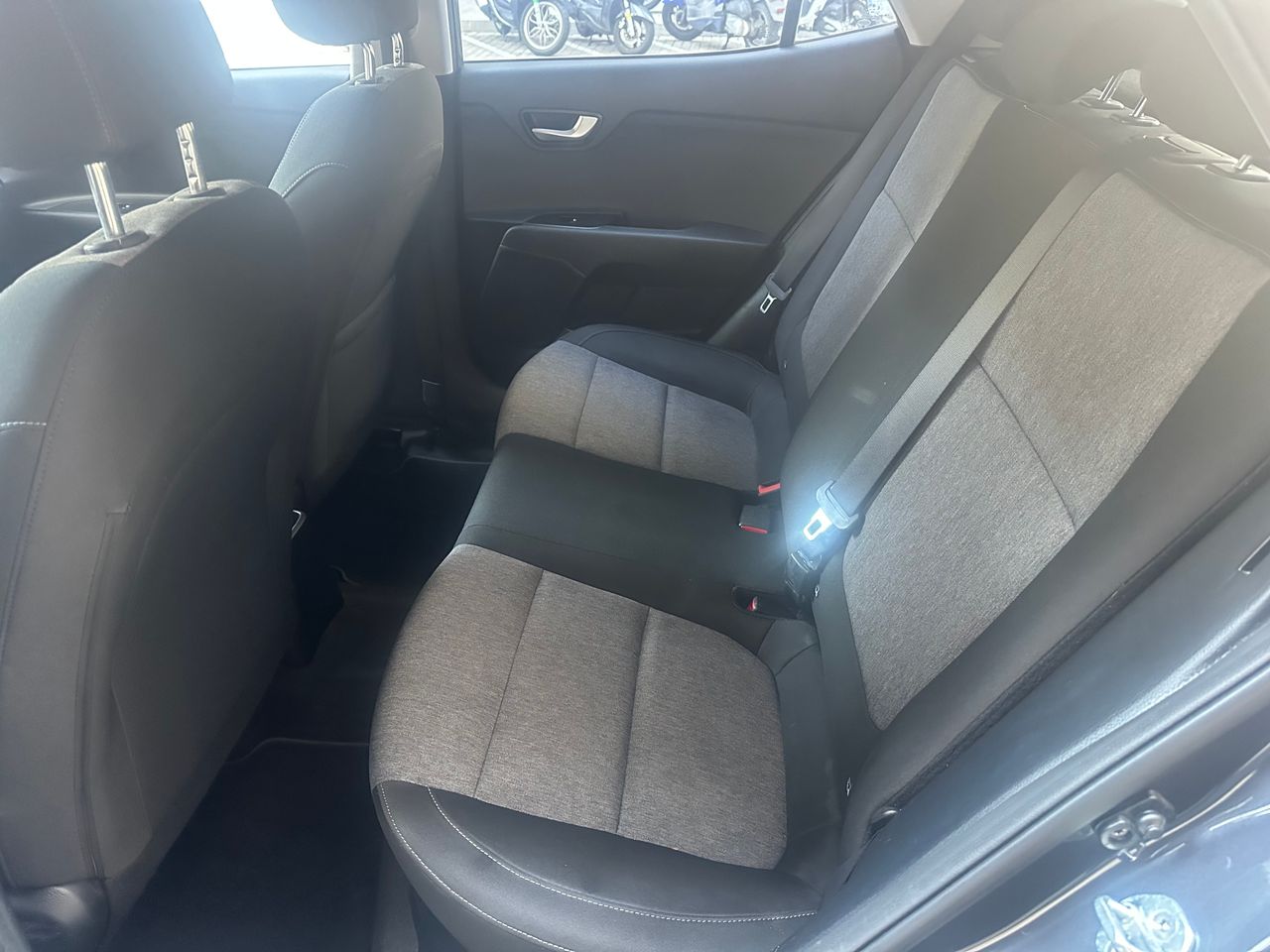 Foto Kia Stonic 8