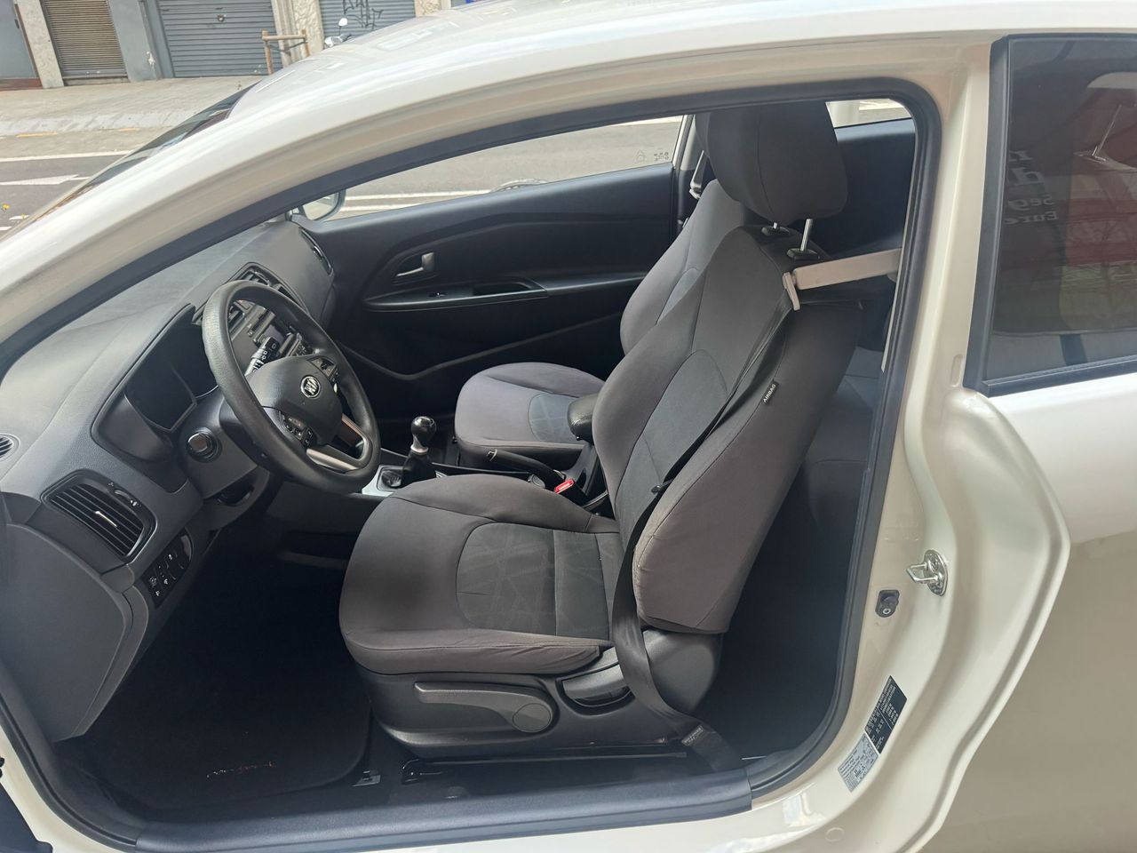 Foto Kia Rio 9