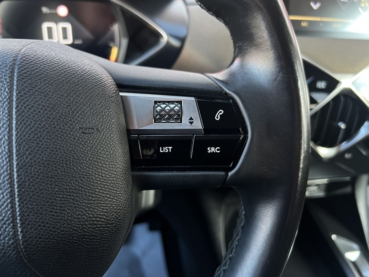 Foto DS Automobiles DS 3 35