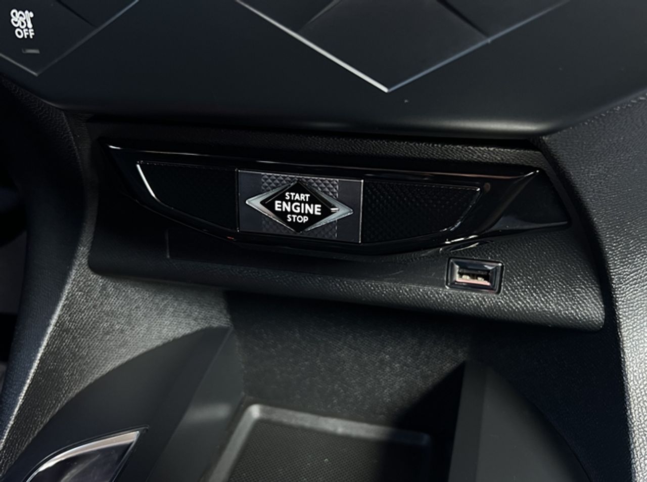 Foto DS Automobiles DS 3 36