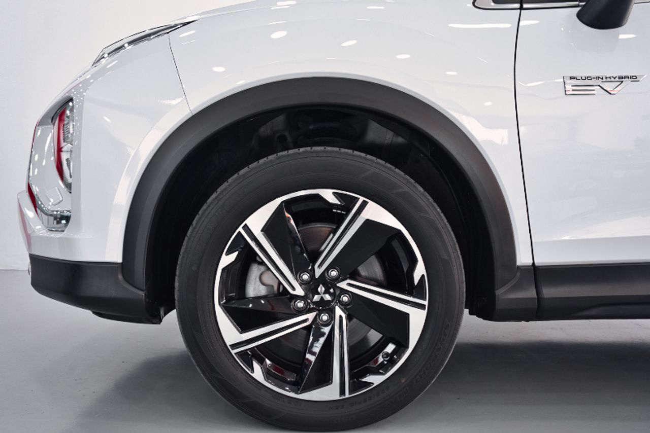 Foto Mitsubishi Eclipse Cross 8