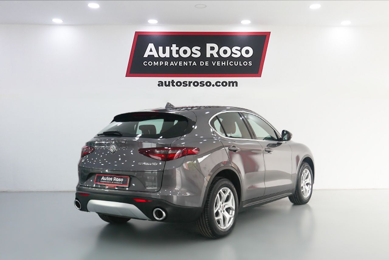 Foto Alfa Romeo Stelvio 3