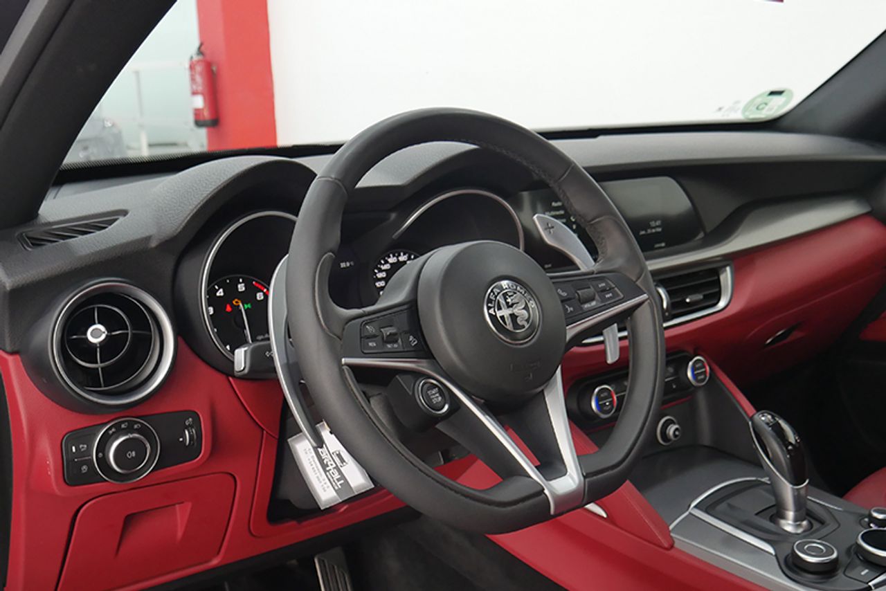 Foto Alfa Romeo Stelvio 4
