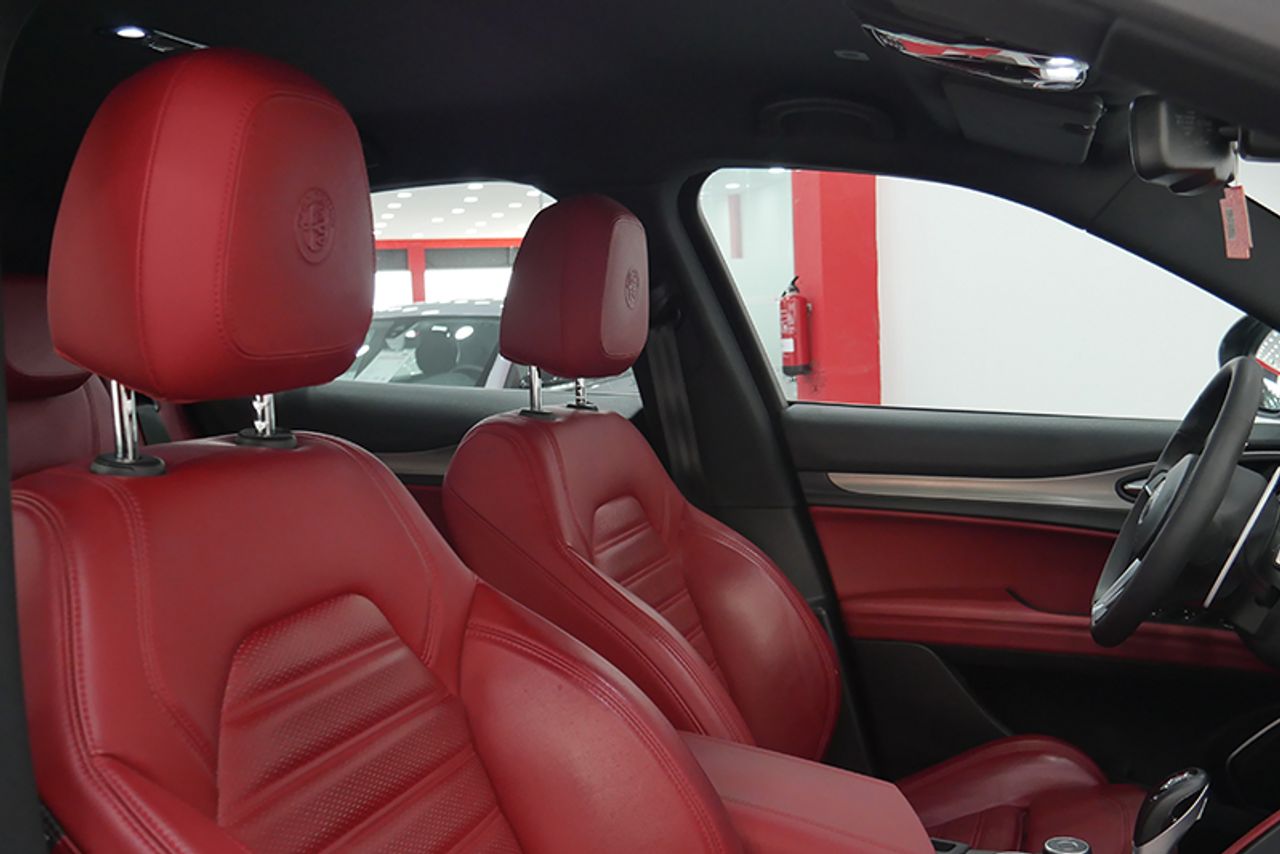 Foto Alfa Romeo Stelvio 8