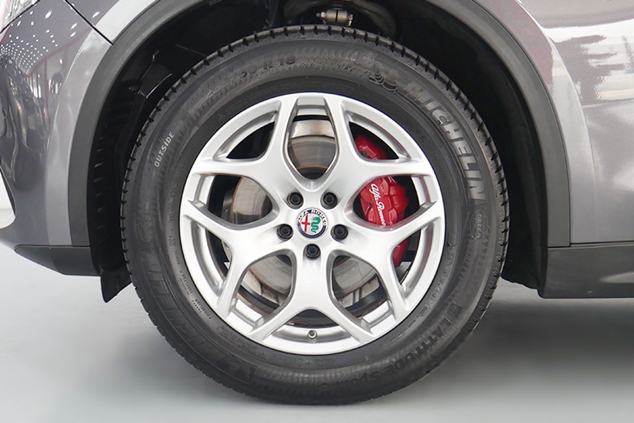 Foto Alfa Romeo Stelvio 10