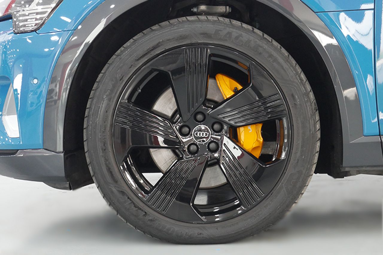 Foto Audi E-tron 11