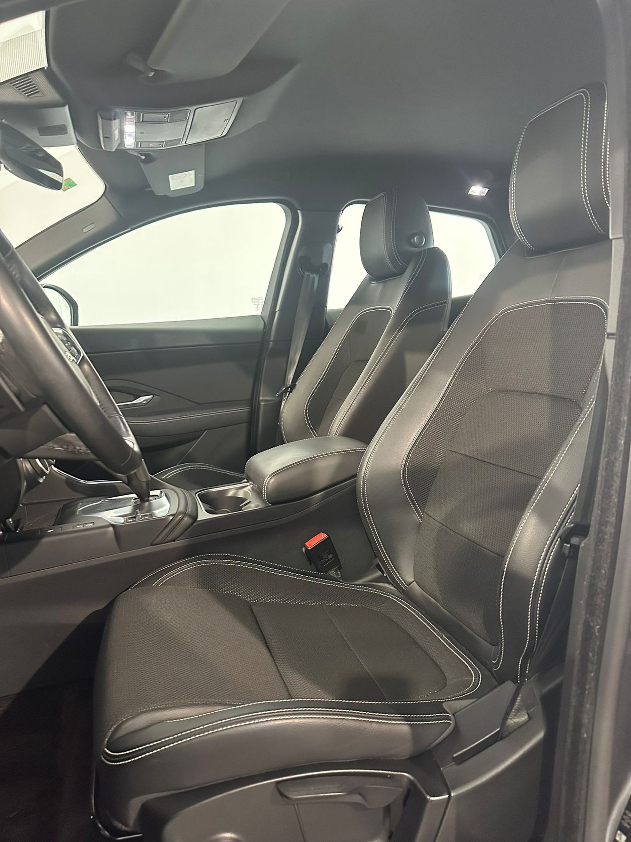 Foto Jaguar E-Pace 11