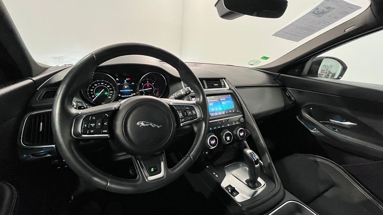 Foto Jaguar E-Pace 12