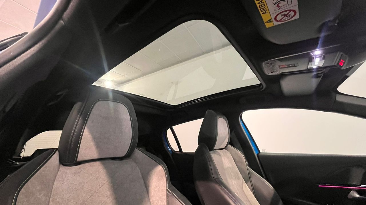 Foto Peugeot e-208 15