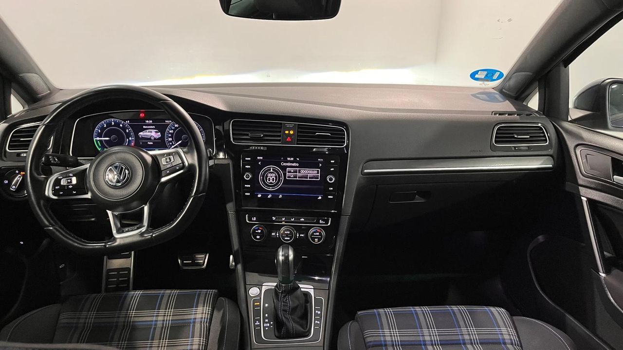Foto Volkswagen Golf 13