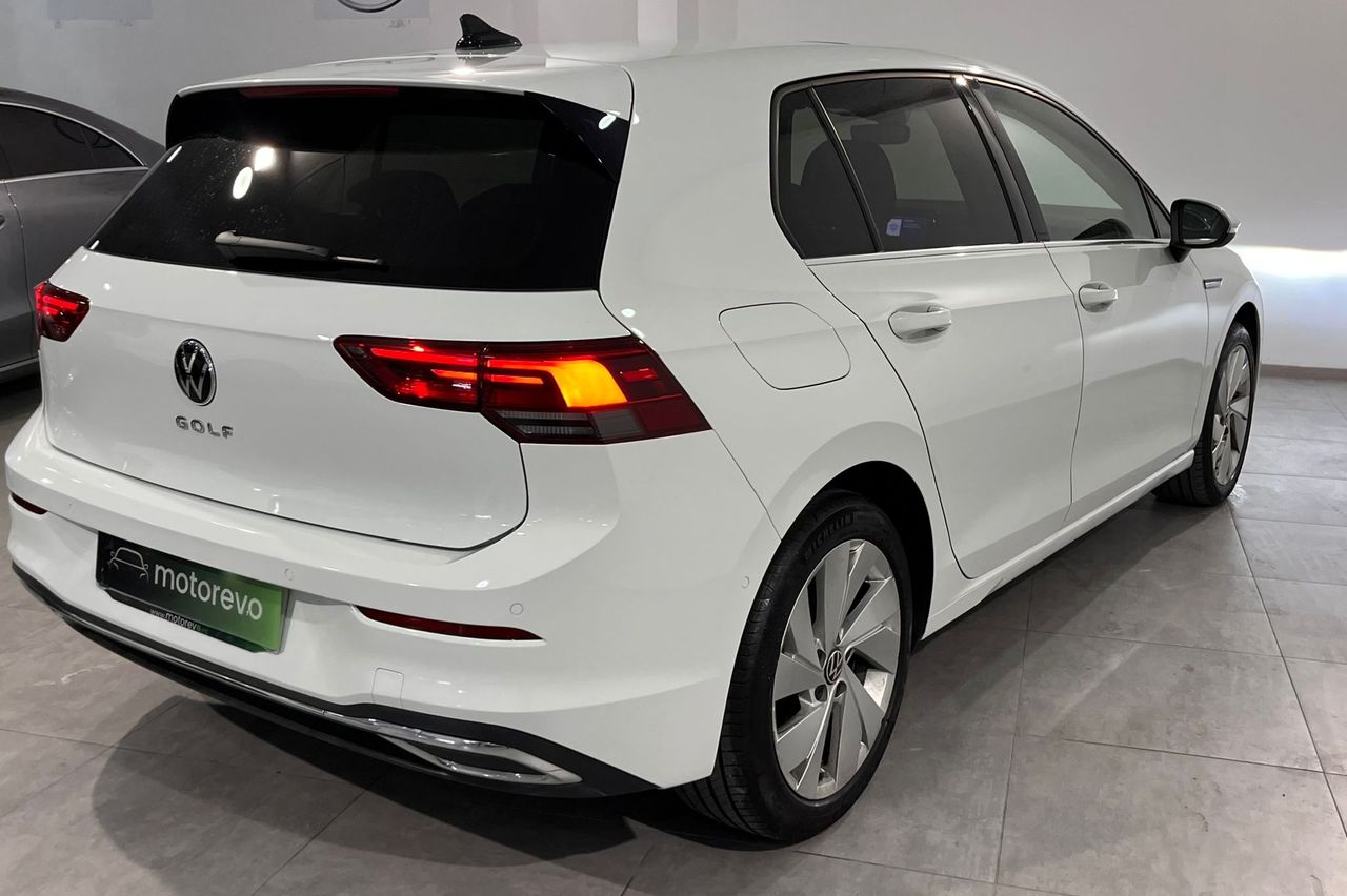 Foto Volkswagen Golf 8
