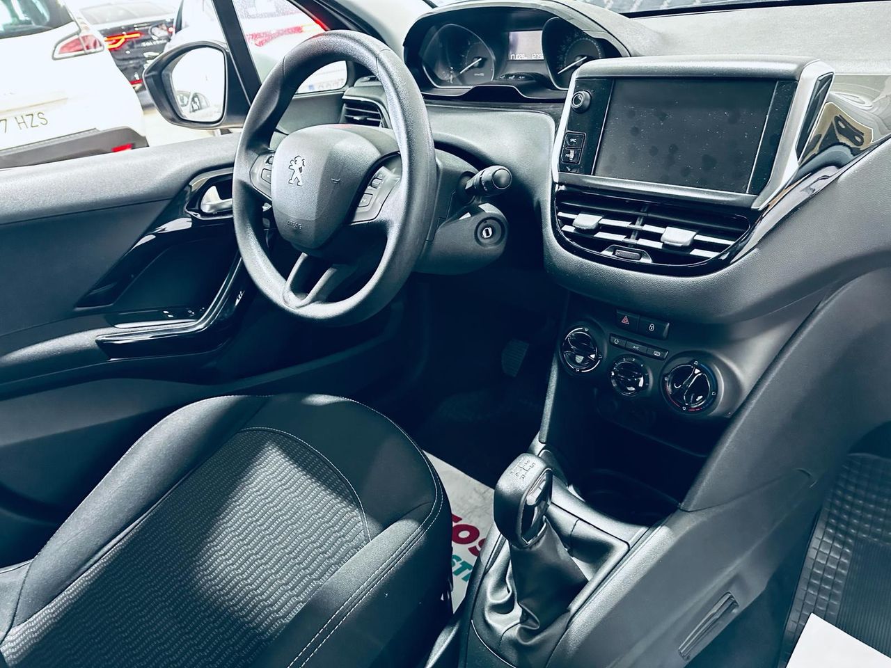 Foto Peugeot 208 17