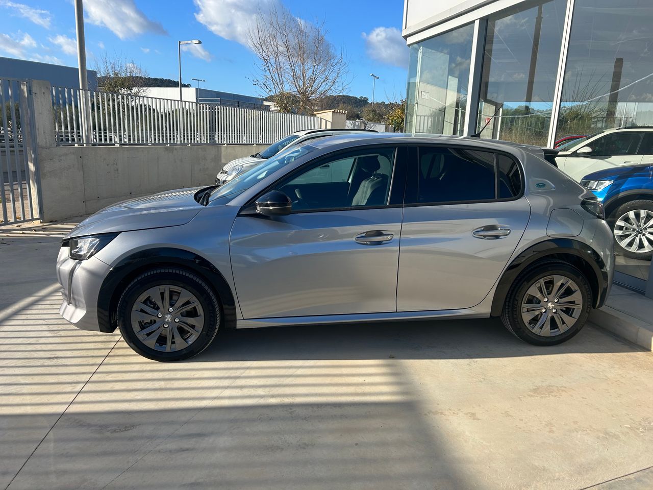 Foto Peugeot e-208 2