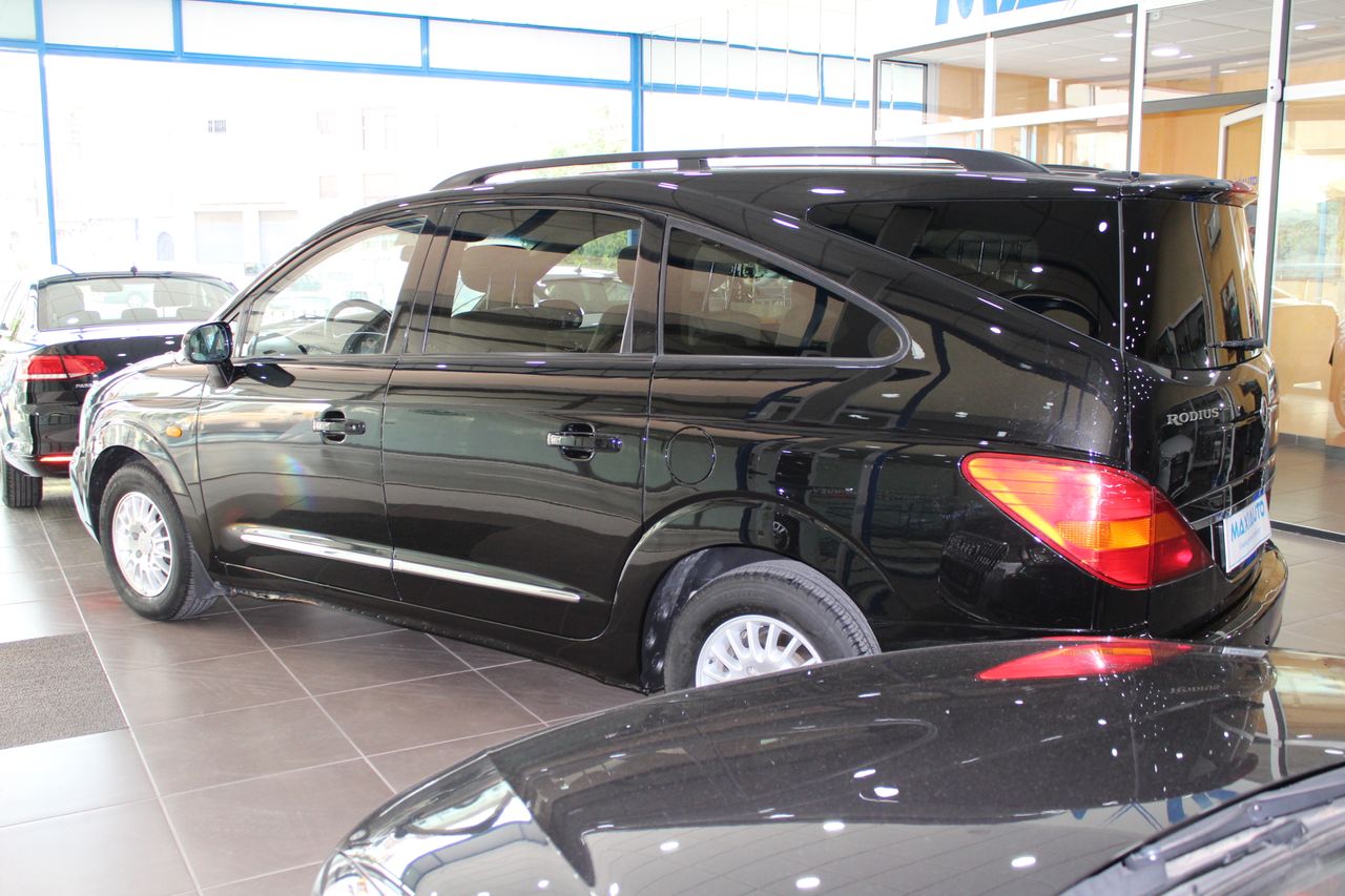 Foto SsangYong Rodius 2