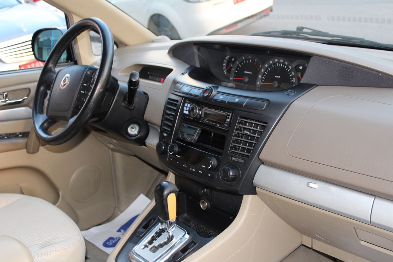 Foto SsangYong Rodius 14