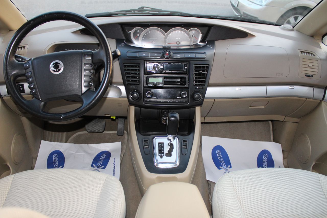 Foto SsangYong Rodius 15