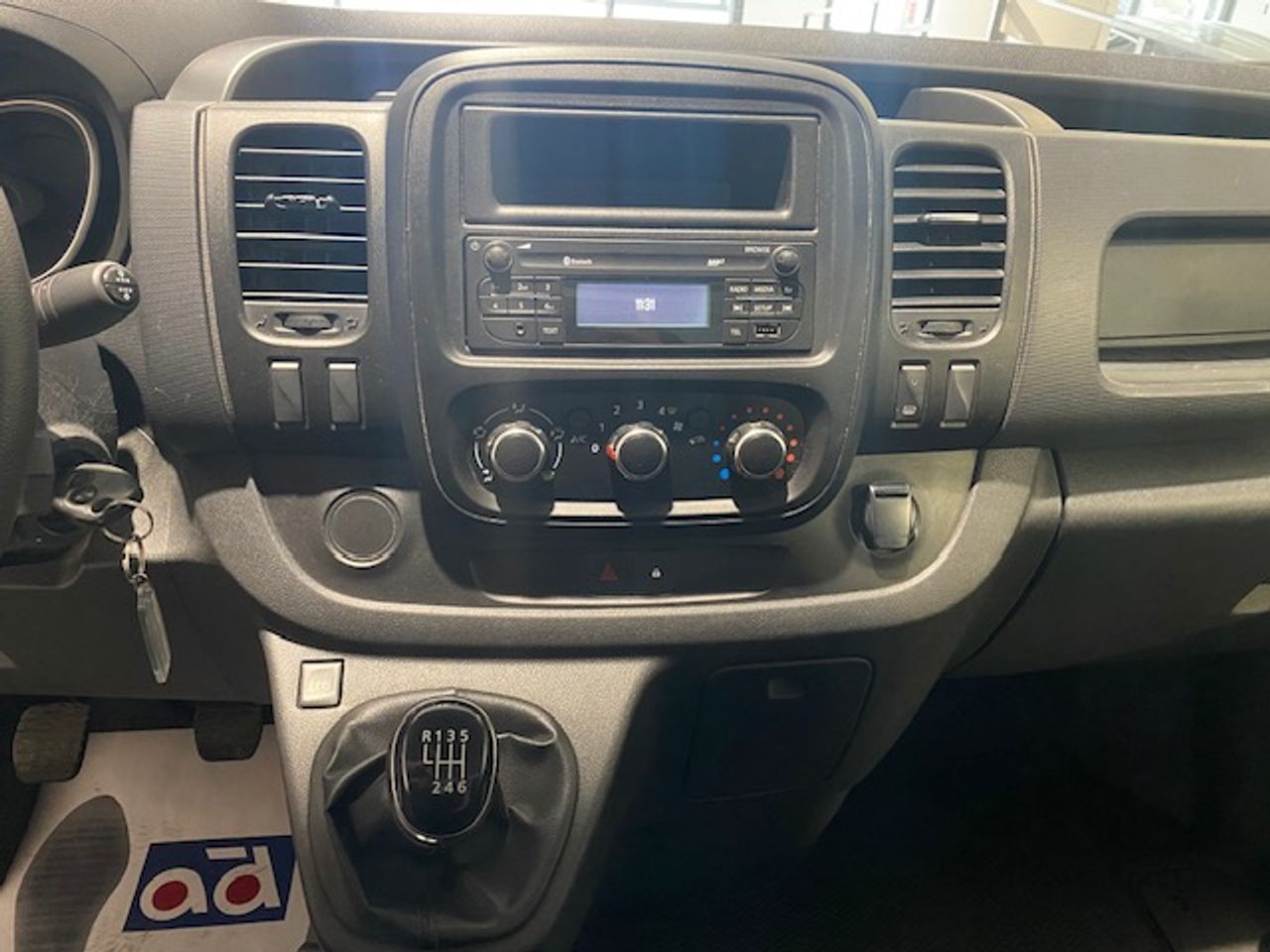 Foto Nissan NV300 13