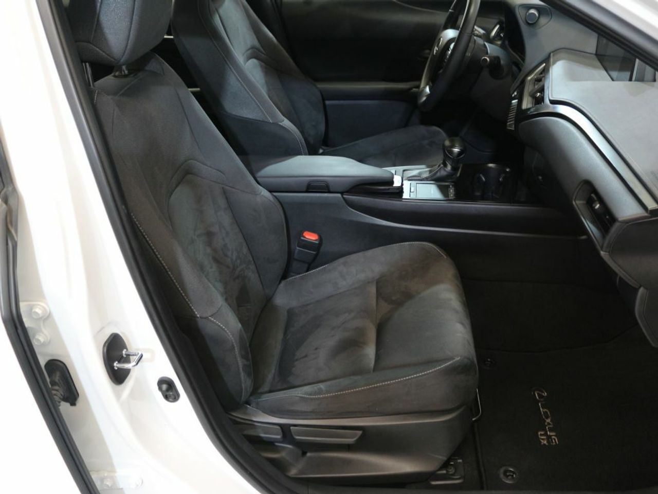 Foto Lexus UX 13