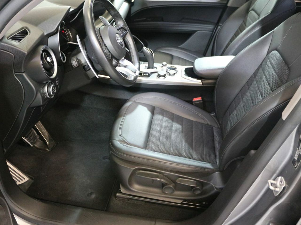 Foto Alfa Romeo Stelvio 13