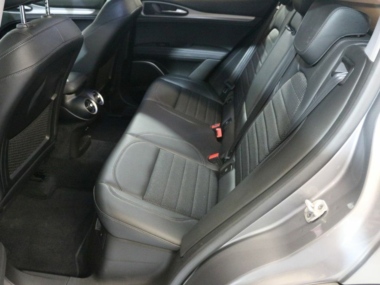 Foto Alfa Romeo Stelvio 14