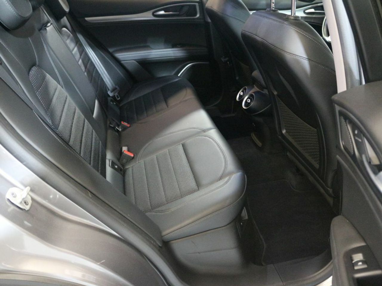 Foto Alfa Romeo Stelvio 15