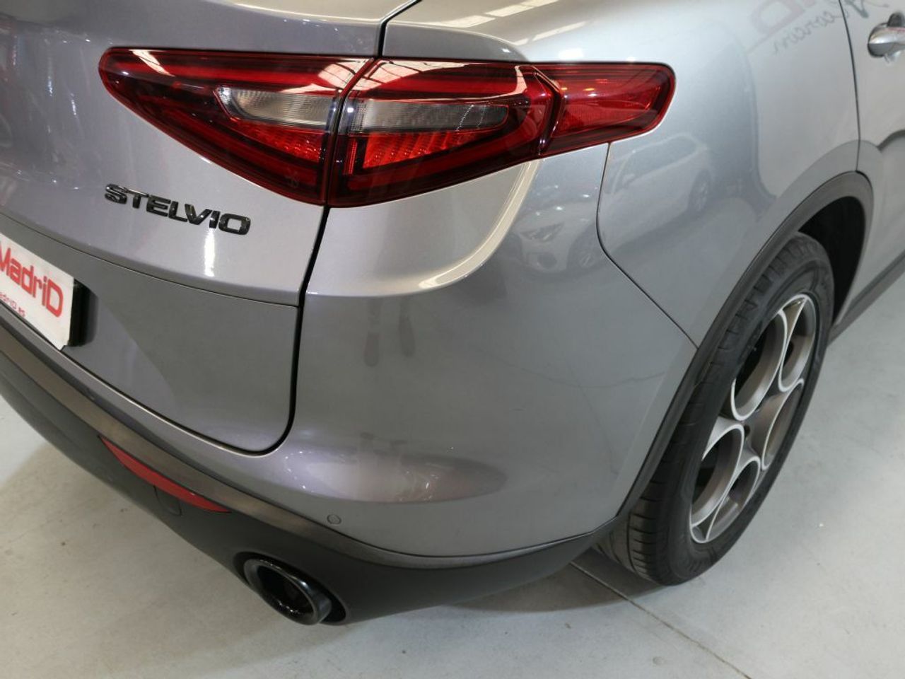 Foto Alfa Romeo Stelvio 35