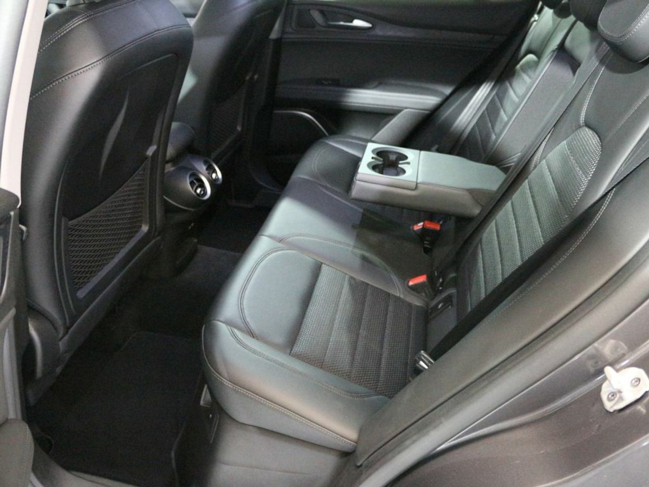 Foto Alfa Romeo Stelvio 14