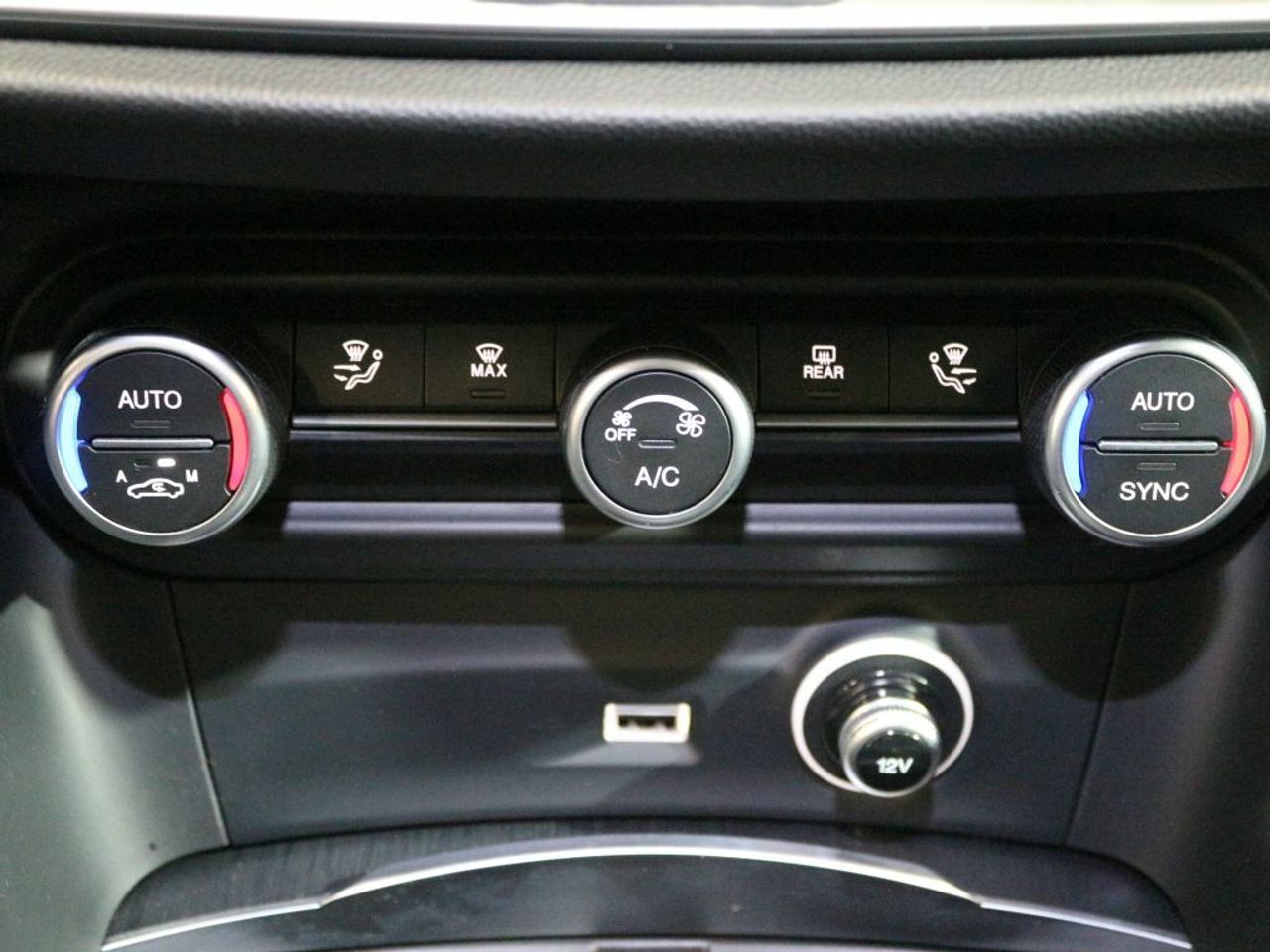 Foto Alfa Romeo Stelvio 28