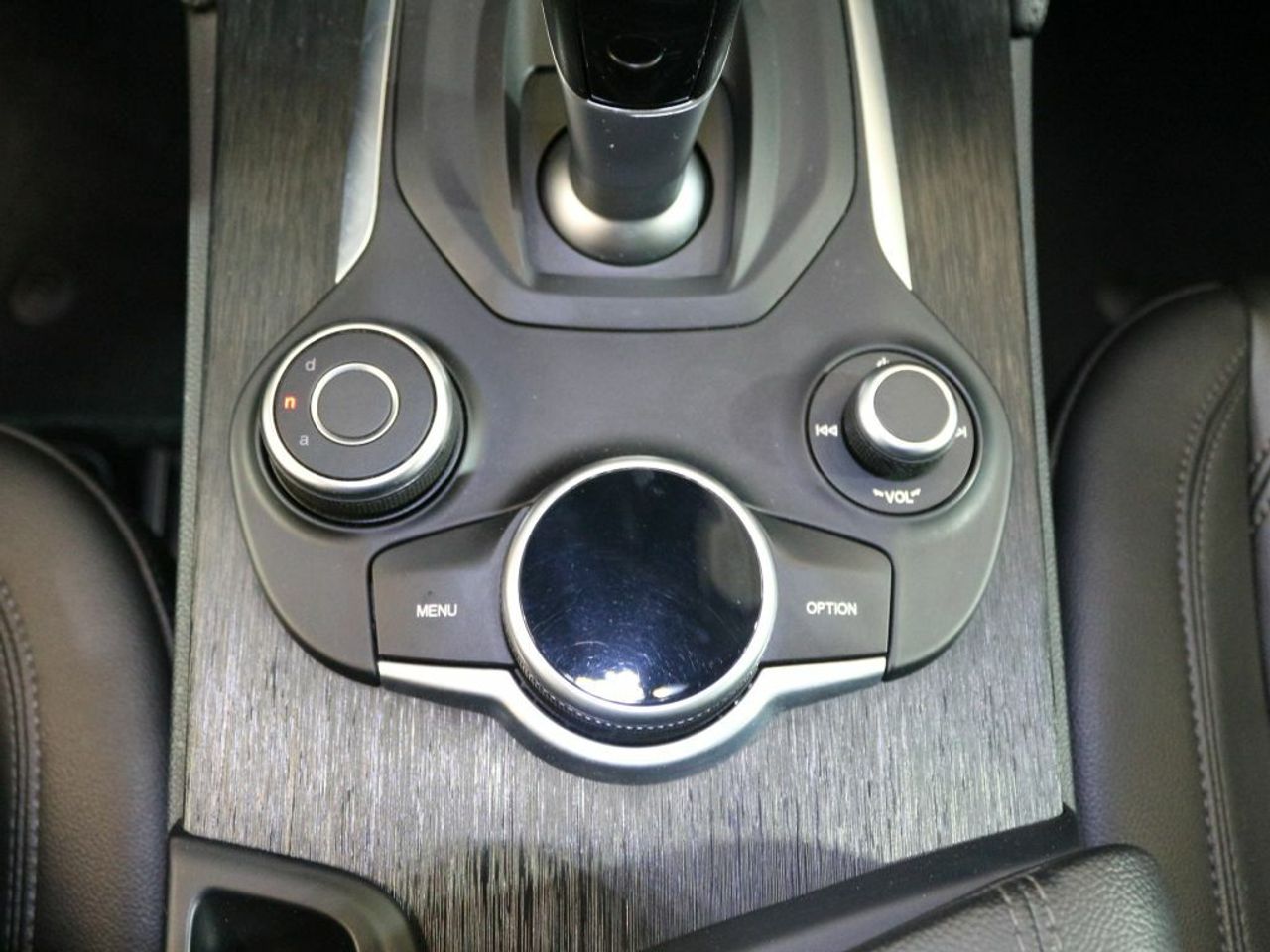 Foto Alfa Romeo Stelvio 33