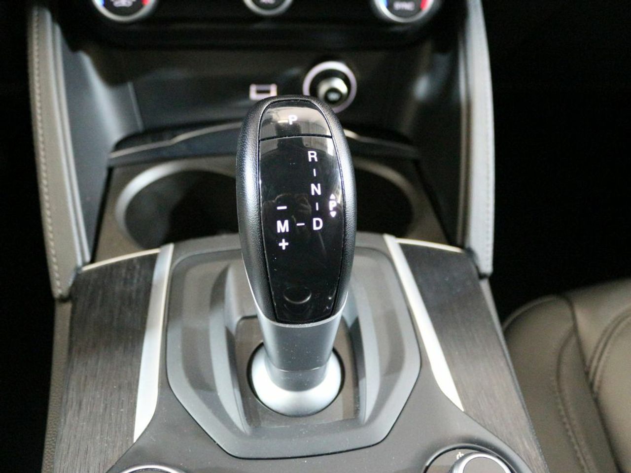 Foto Alfa Romeo Stelvio 30
