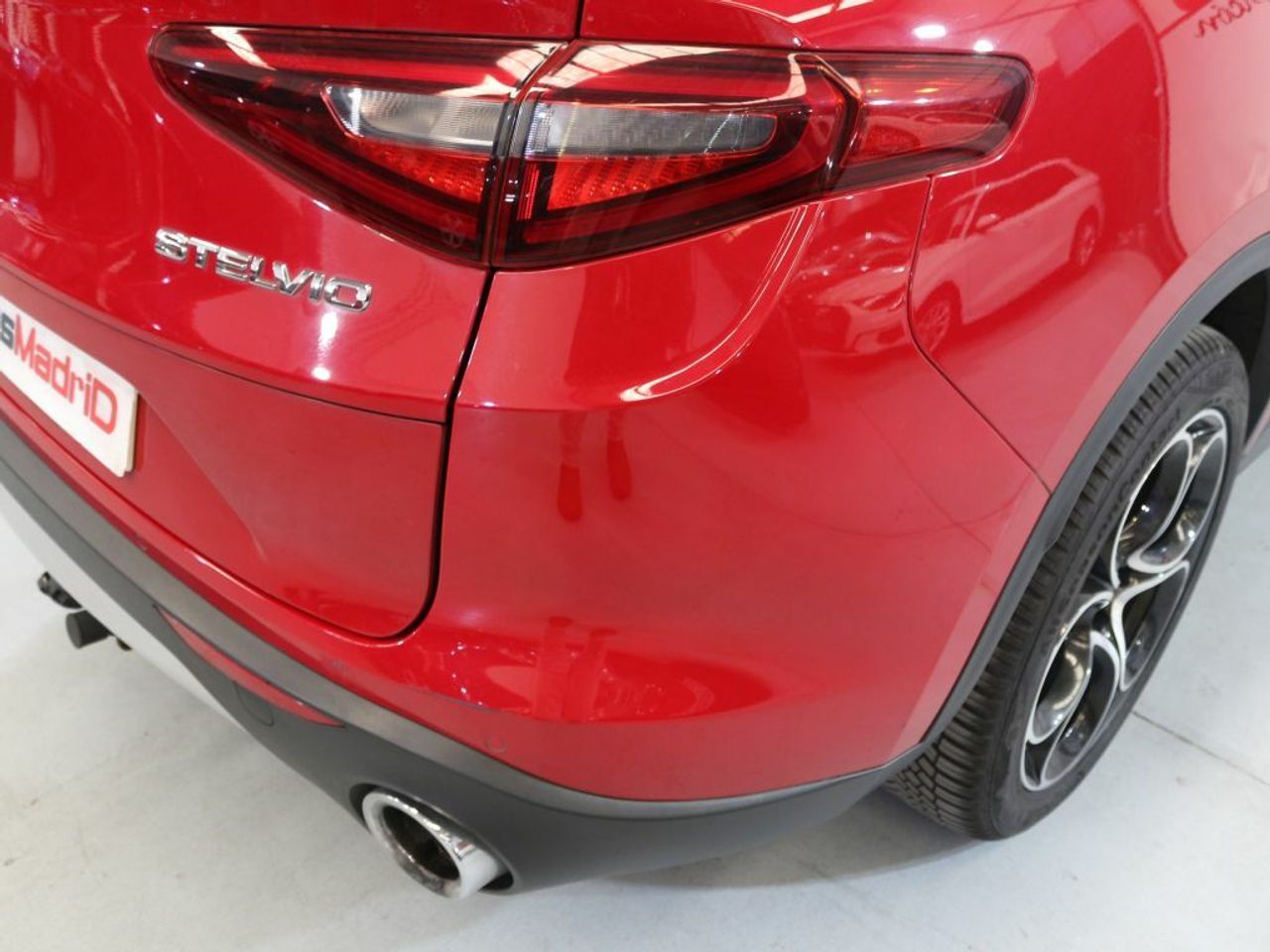 Foto Alfa Romeo Stelvio 34