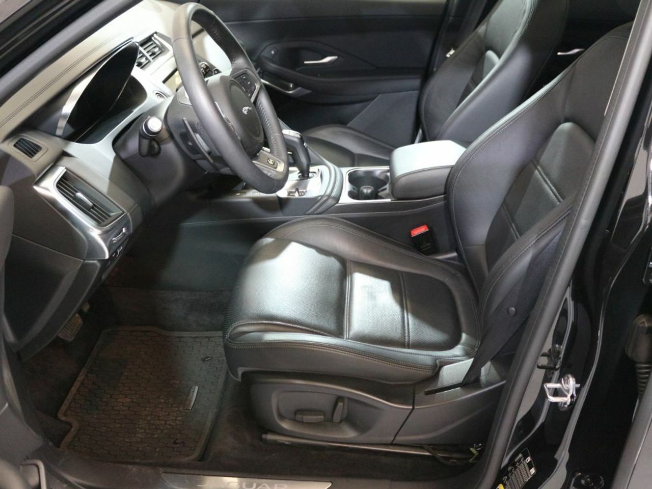 Foto Jaguar E-Pace 12